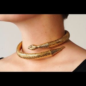 💯 AUTHENTIC Whiting & Davis mesh gold choker